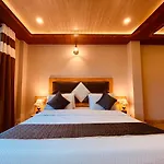 Sana Luxury Cottage, Manali